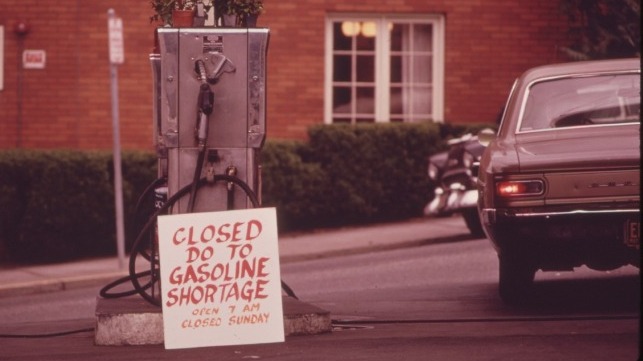 A station closed due to fuel shortages during the 1973 oil shock (David Falconer / public domain)