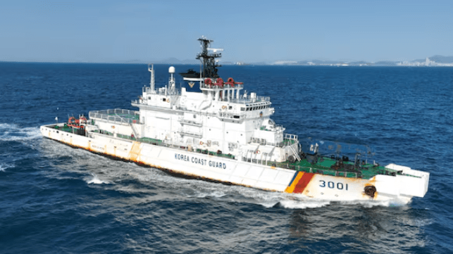 Korea Coast Guard's patrol ship 3001, recently refurbished and painted in haze gray to become BAE Jambeli (Korea Coast Guard file image)