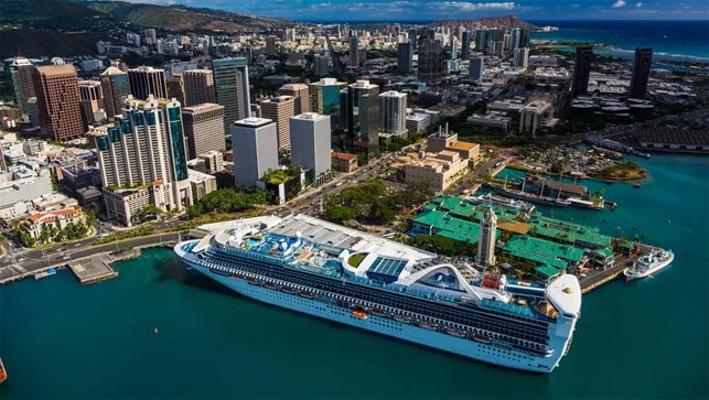 cruise ship in Honolulu