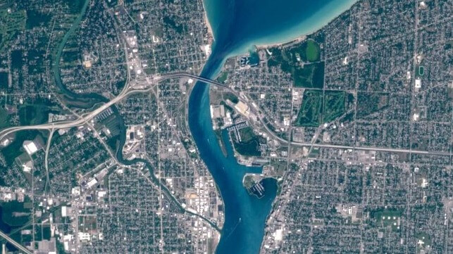 The small port of Sarnia, Ontario on the east bank of the St. Claire River (Sentinel-2 / Copernicus / CC BY SA 4.0)