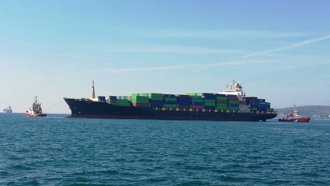containership linked to Iranian interests 