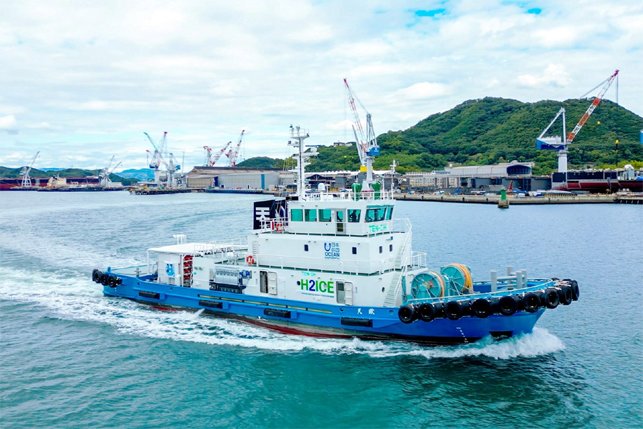 tugboat with hydrogen propulsion systems