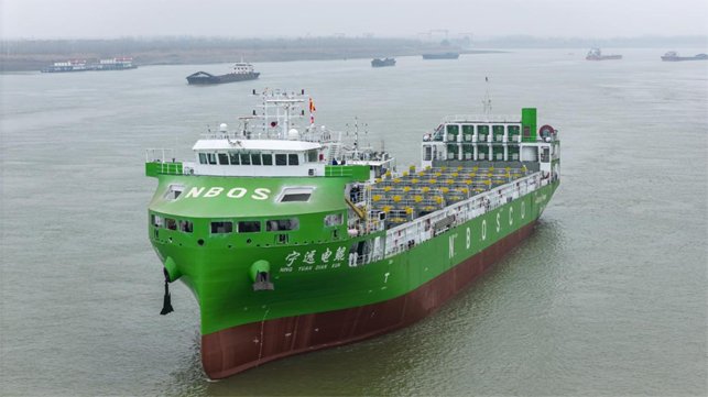 China electric-powered containership